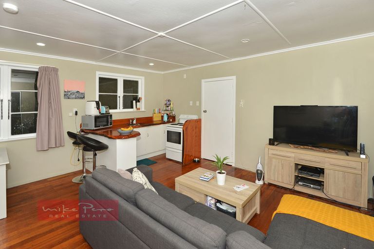 Photo of property in 11 Pukemiro Road, Te Kamo, Whangarei, 0112