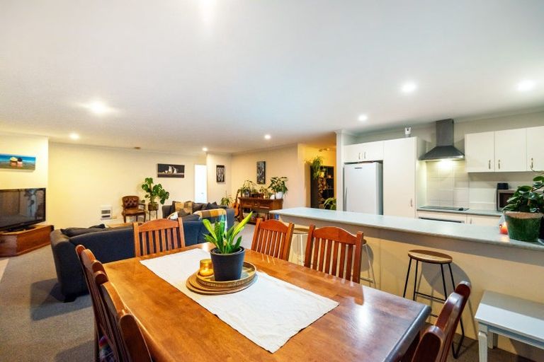 Photo of property in 15 Hercules Drive, Henderson, Auckland, 0612