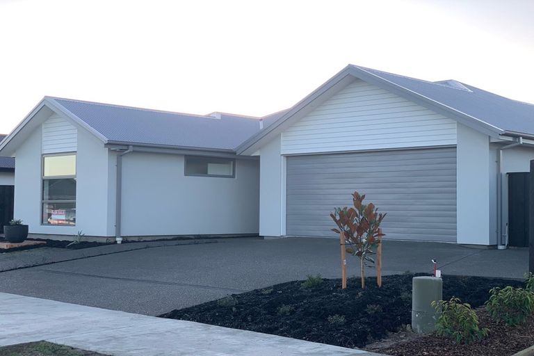 Photo of property in 10 Mccahon Drive, Rangiora, 7400