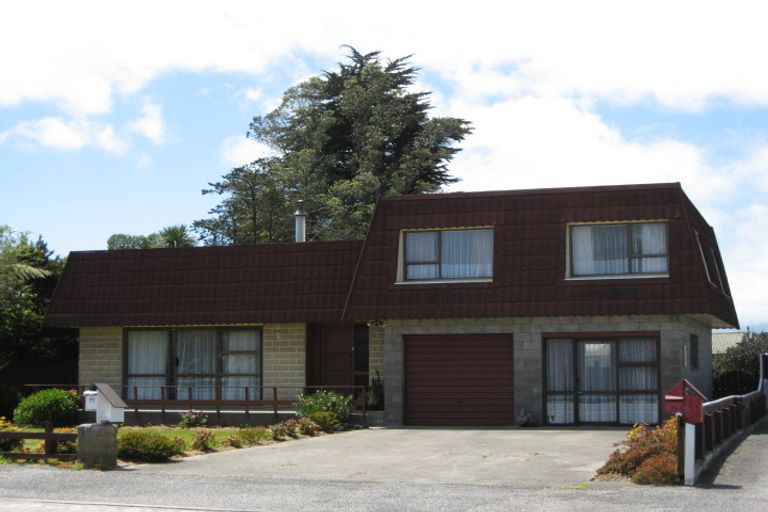 Photo of property in 77 Derby Street, Westport, 7825