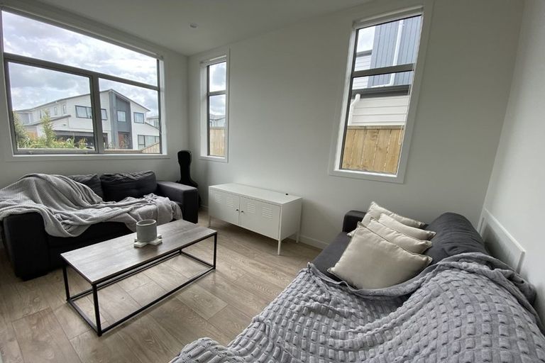 Photo of property in 33 Myland Drive, Hobsonville, Auckland, 0616