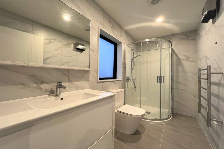 Photo of property in 30c Durham Street, Te Atatu Peninsula, Auckland, 0610