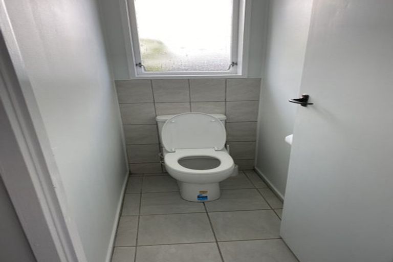 Photo of property in 1/97 Golf Road, New Lynn, Auckland, 0600