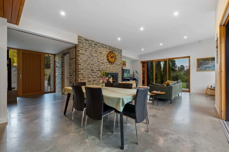 Photo of property in 42 Tui Drive, Mount Creighton, Queenstown, 9371