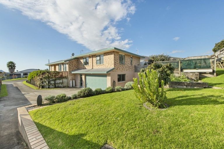 Photo of property in 6 Maddison Place, Welcome Bay, Tauranga, 3112