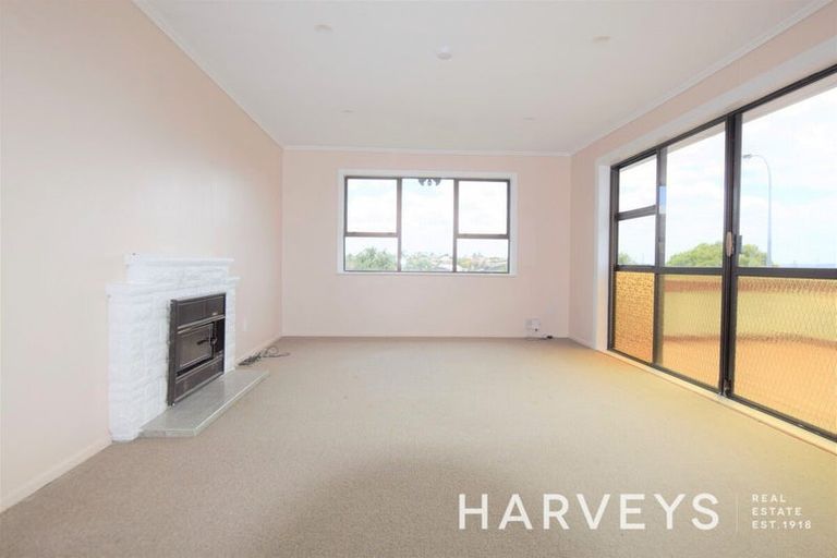 Photo of property in 125 Mcleod Road, Te Atatu South, Auckland, 0610