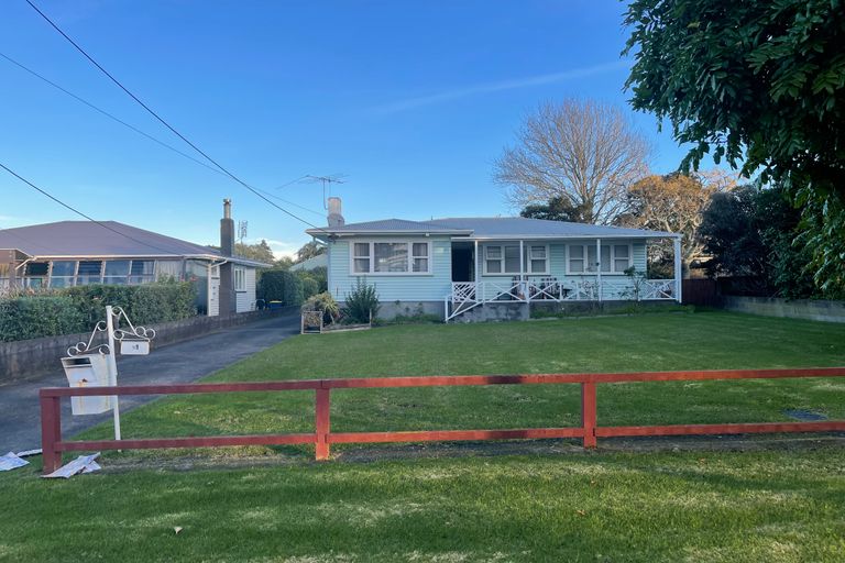 Photo of property in 1 Rewarewa Road, Te Atatu Peninsula, Auckland, 0610