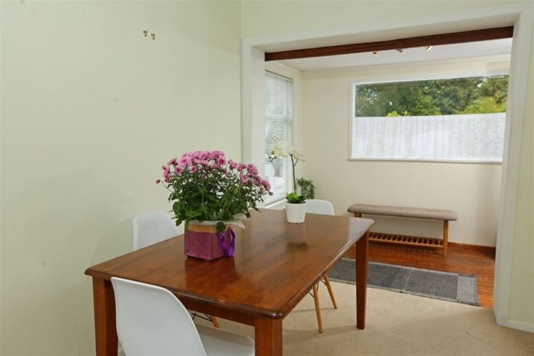 Photo of property in 56 Stottholm Road, Titirangi, Auckland, 0604