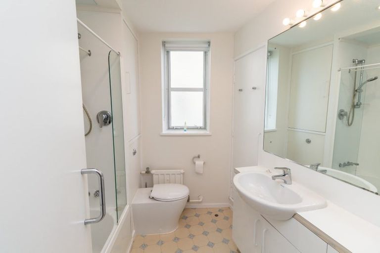 Photo of property in Wharenui Apartments, 274 Oriental Parade, Oriental Bay, Wellington, 6011