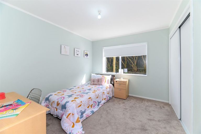 Photo of property in 1 Marguerita Place, West Harbour, Auckland, 0618
