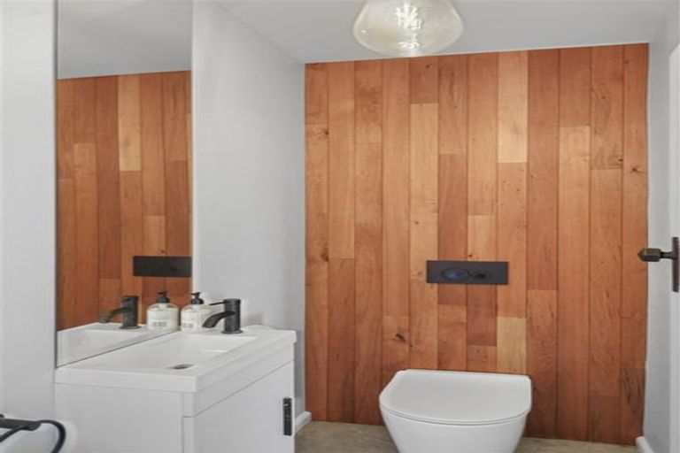 Photo of property in 117 Mackworth Street, Woolston, Christchurch, 8062