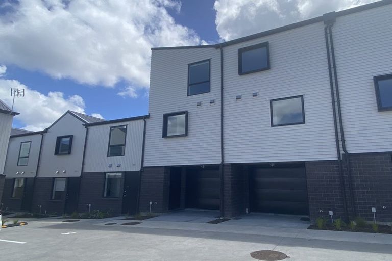 Photo of property in 8/1 Fruitvale Road, New Lynn, Auckland, 0600