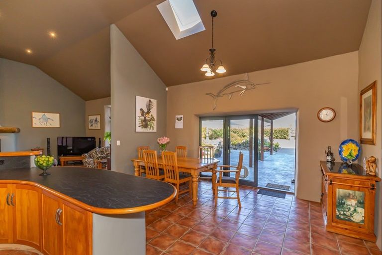 Photo of property in 100 Waihou Road, Levin, 5571