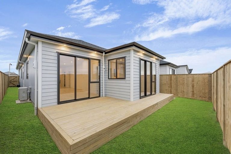 Photo of property in 25 Hupana Road, Karaka, 2113