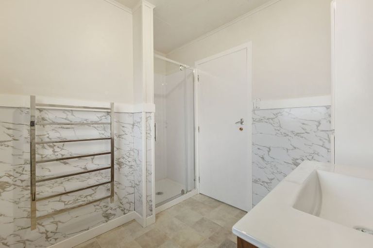 Photo of property in 92 Kayes Road, Pukekohe, 2120