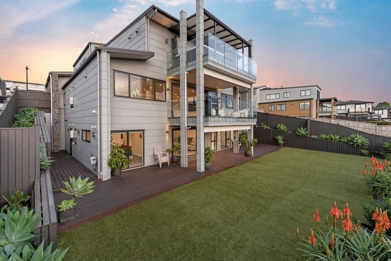 Photo of property in 13 Michael Richard Place, East Tamaki Heights, Auckland, 2016