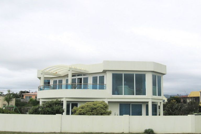 Photo of property in 72 Marine Parade, Paraparaumu Beach, Paraparaumu, 5032