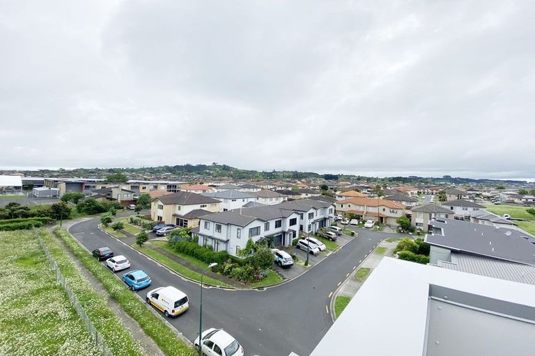 Photo of property in 1/63 Kestev Drive, Flat Bush, Auckland, 2016