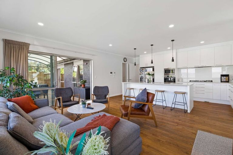 Photo of property in 9 River Road, Te Atatu Peninsula, Auckland, 0610