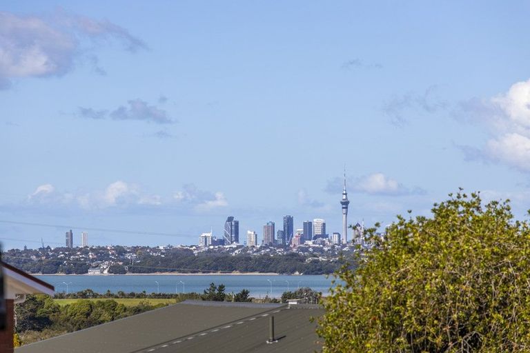 Photo of property in 17 Lyndhurst Road, Te Atatu South, Auckland, 0610