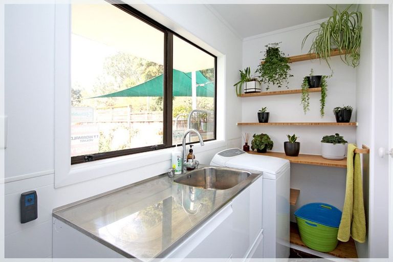 Photo of property in 214 Kawiu Road, Levin, 5510