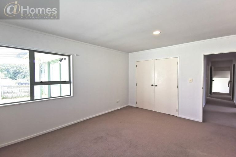 Photo of property in 2/174 Lake Road, Northcote, Auckland, 0627