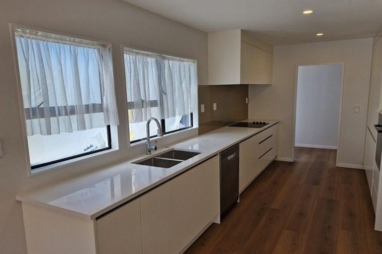 Photo of property in 12 Westergrove Place, West Harbour, Auckland, 0618