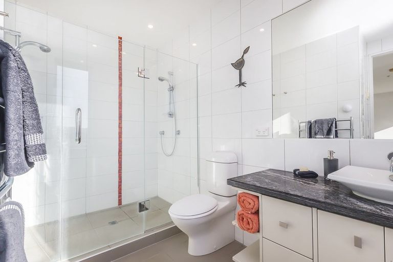 Photo of property in 4a/22 Telford Terrace, Oriental Bay, Wellington, 6011