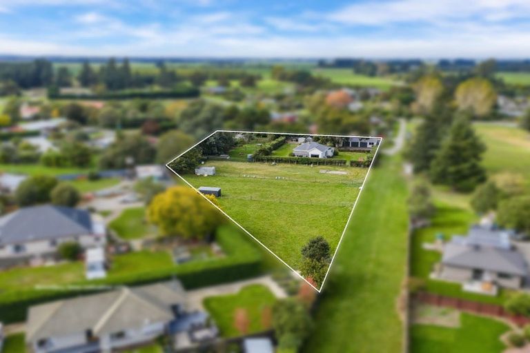 Photo of property in 63 Bridge Street, Coalgate, 7673