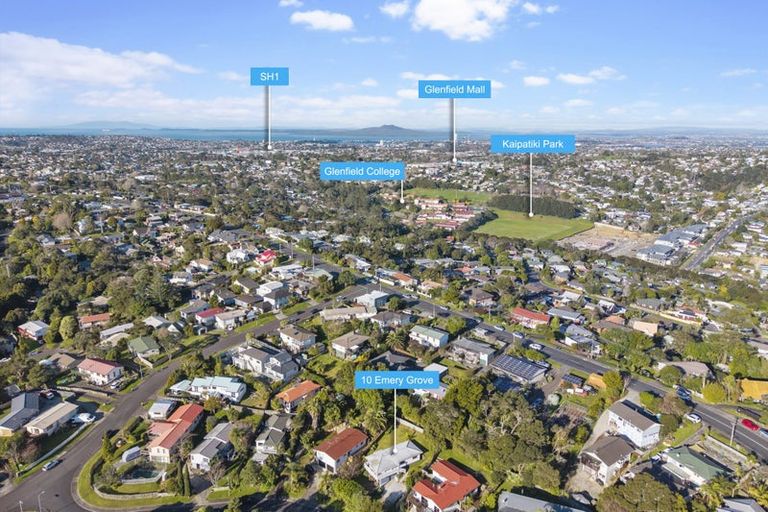Photo of property in 10 Emery Grove, Bayview, Auckland, 0629