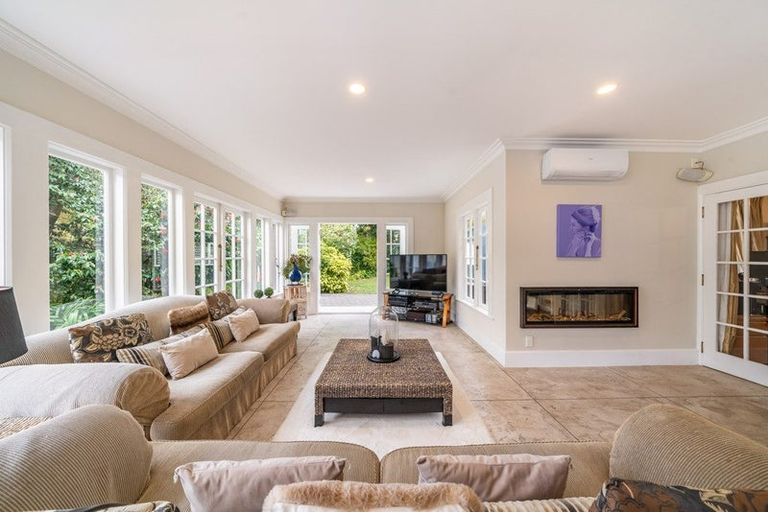 Photo of property in 291 Fergusson Drive, Heretaunga, Upper Hutt, 5018