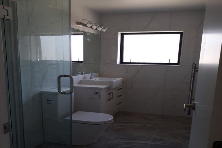 Photo of property in 13 Casheltown Way, Flat Bush, Auckland, 2019