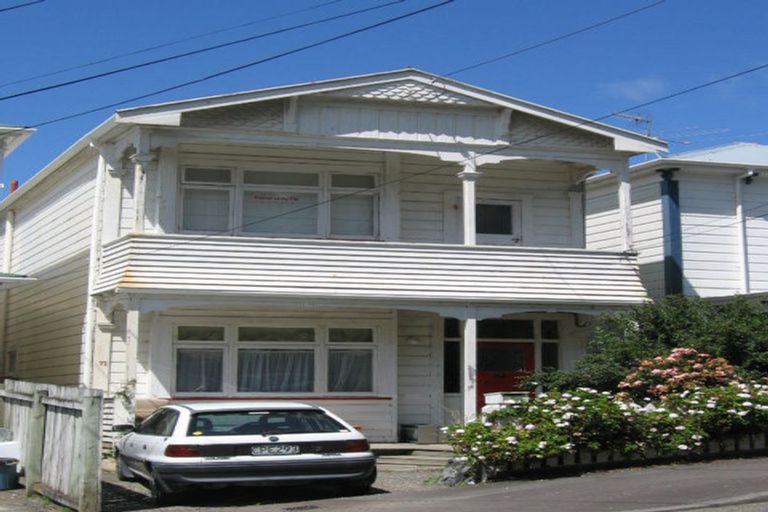 Photo of property in 71 Rolleston Street, Mount Cook, Wellington, 6021