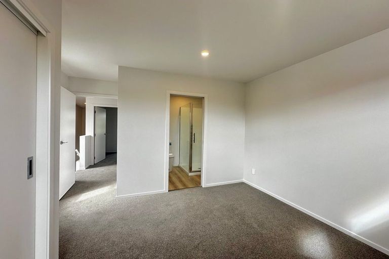 Photo of property in 21/7 Johnston Grove, Taita, Lower Hutt, 5011