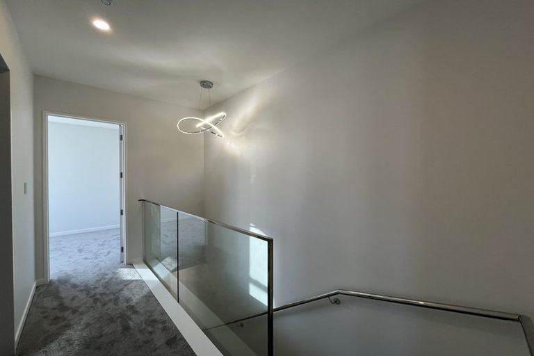 Photo of property in 31 Kuaha Road, Massey, Auckland, 0614