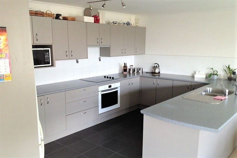 Photo of property in 28 Lime Crescent, Papakura, 2110