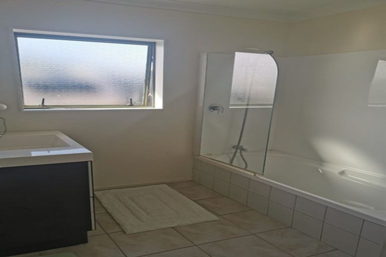 Photo of property in 17 Mili Way, Ranui, Auckland, 0612
