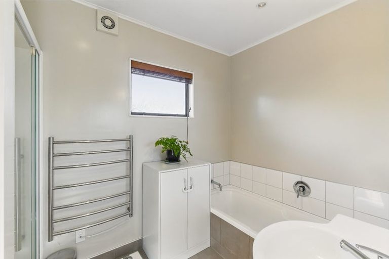 Photo of property in 47 Kakariki Grove, Waikanae, 5036