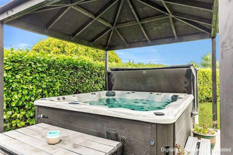 Photo of property in 19 Kendallvale Drive, Waiuku, 2123