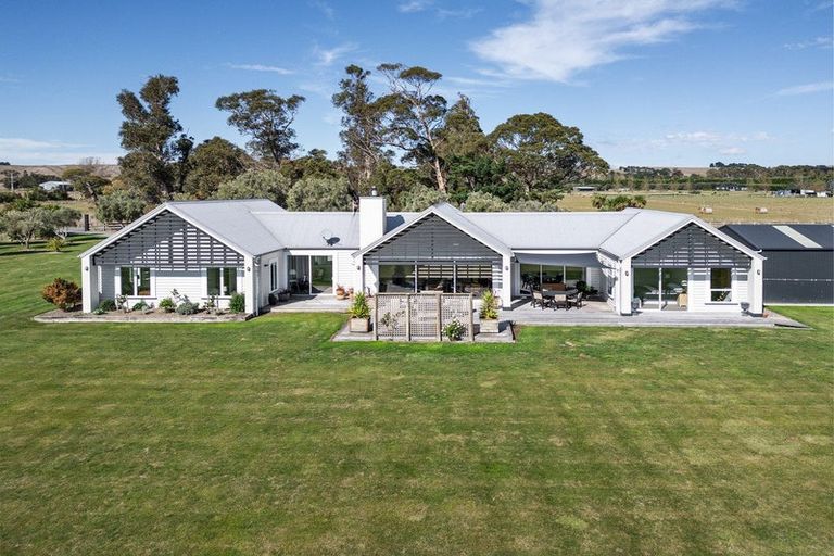 Photo of property in 104 White Rock Road, Martinborough, 5781