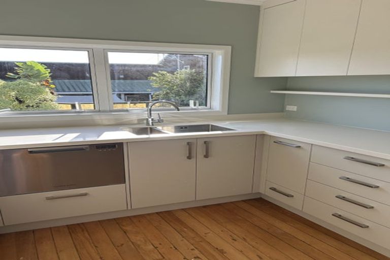 Photo of property in 1/5 Arran Road, Browns Bay, Auckland, 0630