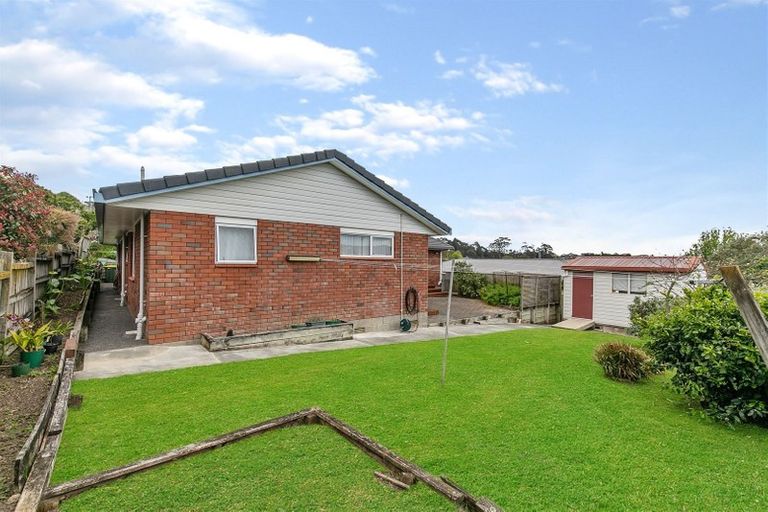 Photo of property in 11 Unsworth Drive, Unsworth Heights, Auckland, 0632