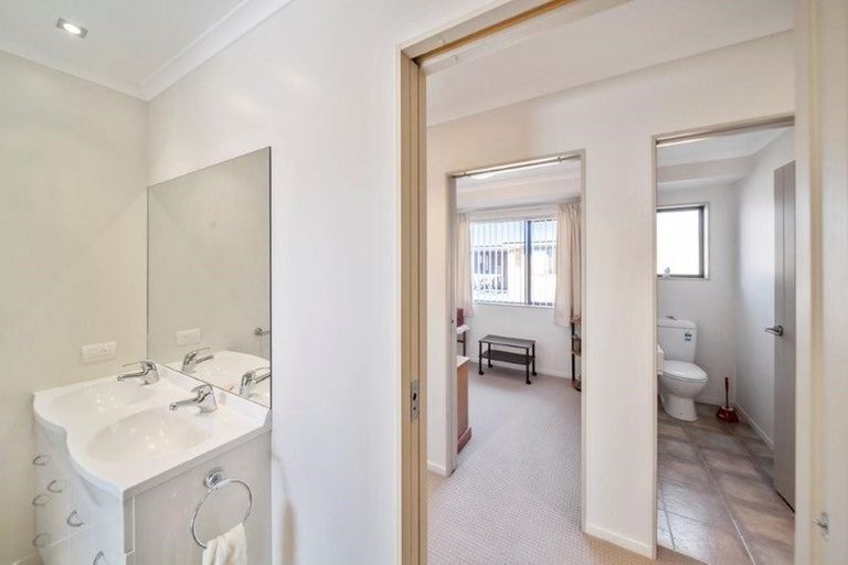 Photo of property in 16a Milmoe Street, Hawera, 4610