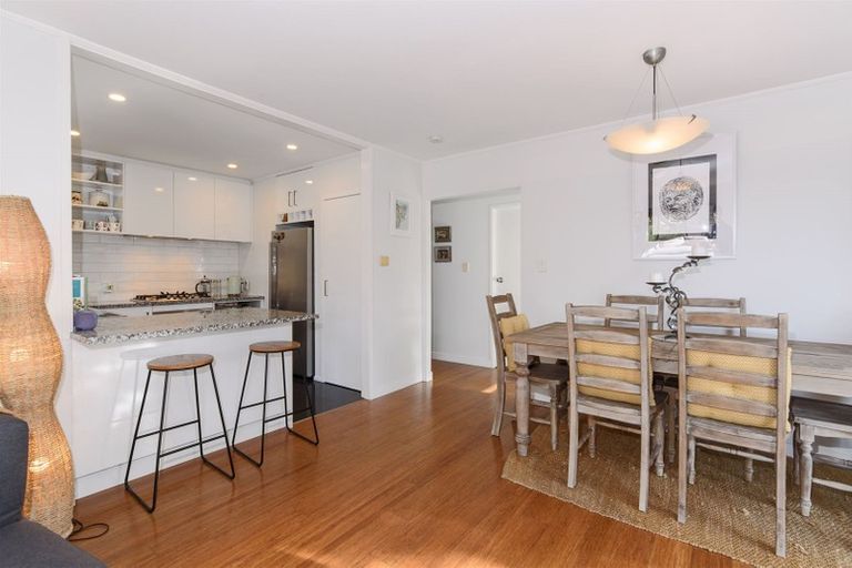 Photo of property in 8 Trelawny Place, Hillcrest, Auckland, 0627