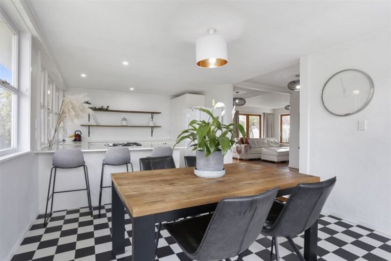 Photo of property in 82 Taikata Road, Te Atatu Peninsula, Auckland, 0610