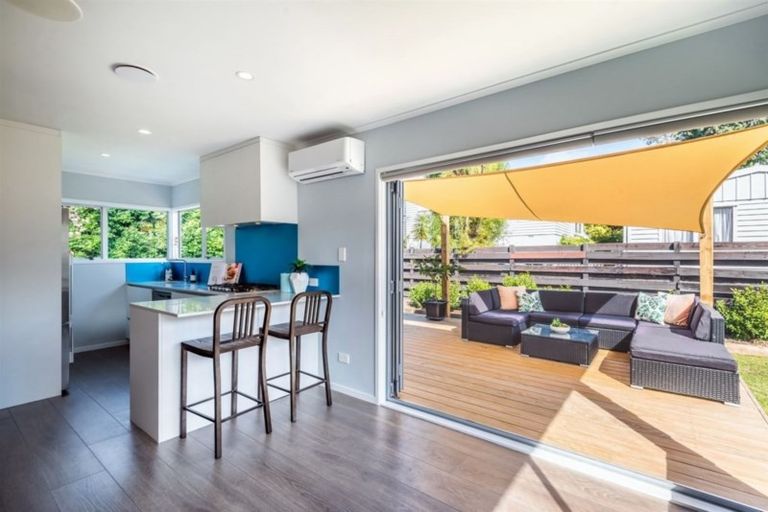 Photo of property in 2/85 Eskdale Road, Birkdale, Auckland, 0626