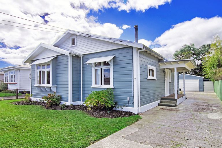 Photo of property in 18 Cambridge Terrace, Masterton, 5810