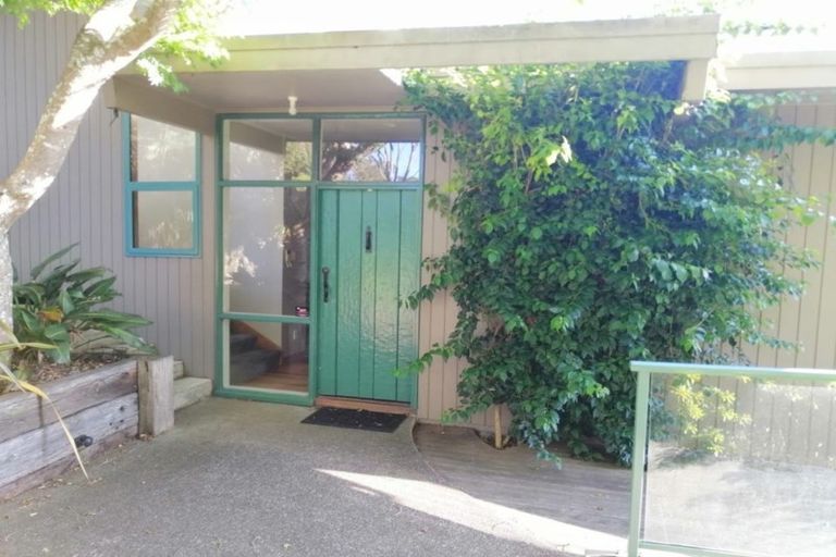 Photo of property in 52 Waitohu Road, York Bay, Lower Hutt, 5013