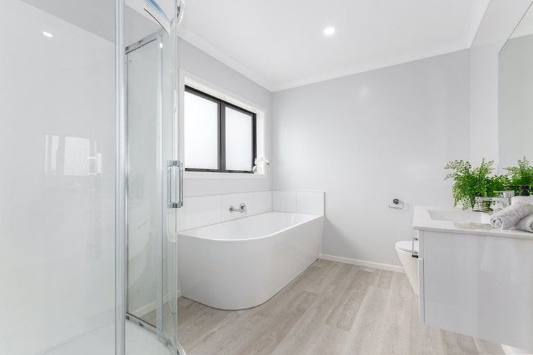 Photo of property in 142 Jamaica Drive, Grenada North, Wellington, 5028