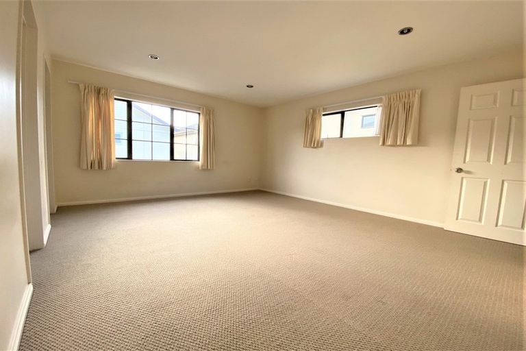 Photo of property in 4 Luxor Place, Massey, Auckland, 0614